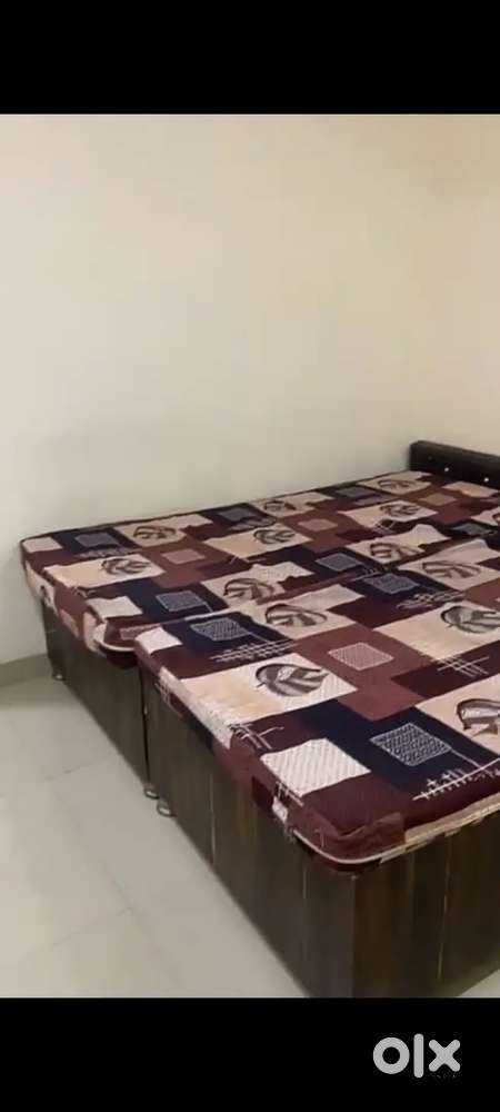 Room available in bhawarkua, bholaram, near 99