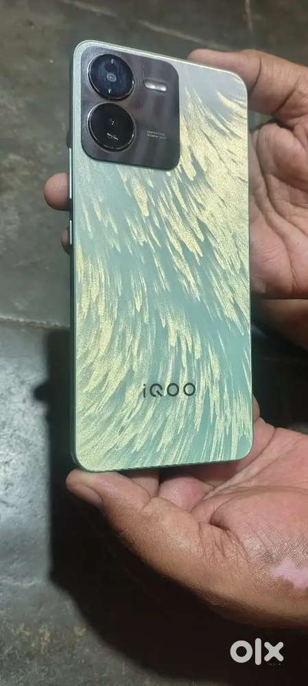 IQOO Z9 5G 8+8GB AND 128 GB