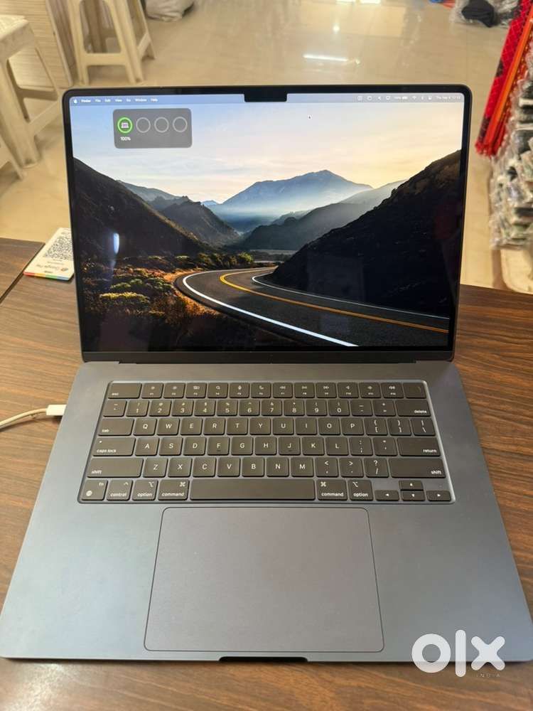 MacBook Air M2 chip 15 inch 8/256