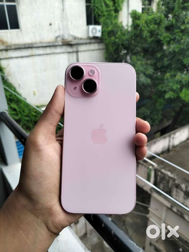 Iphone 15 it is perfect with no scratches or any breaks