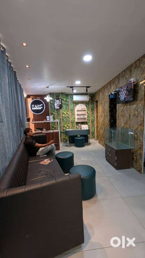 Premium Unisex Salon For Sale – Vadodara