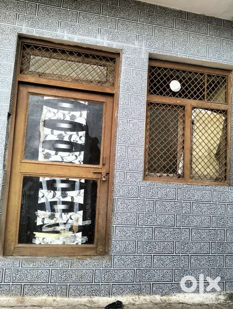 Room rent per dena hai