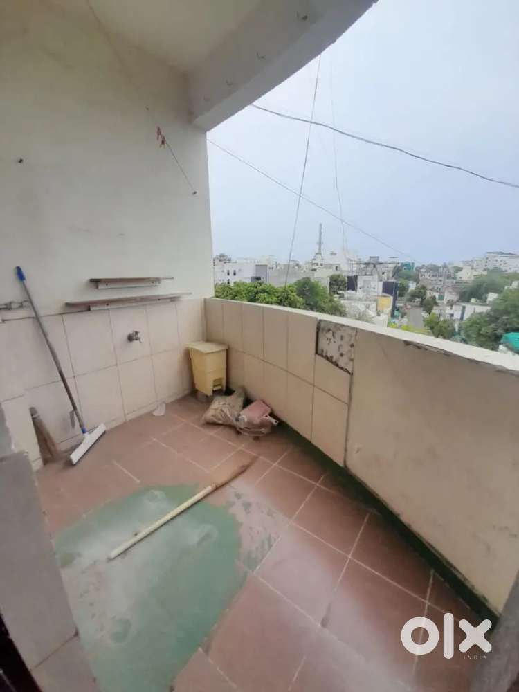 2 bhk flat rent in Dharampeth 18k call no chat PLs