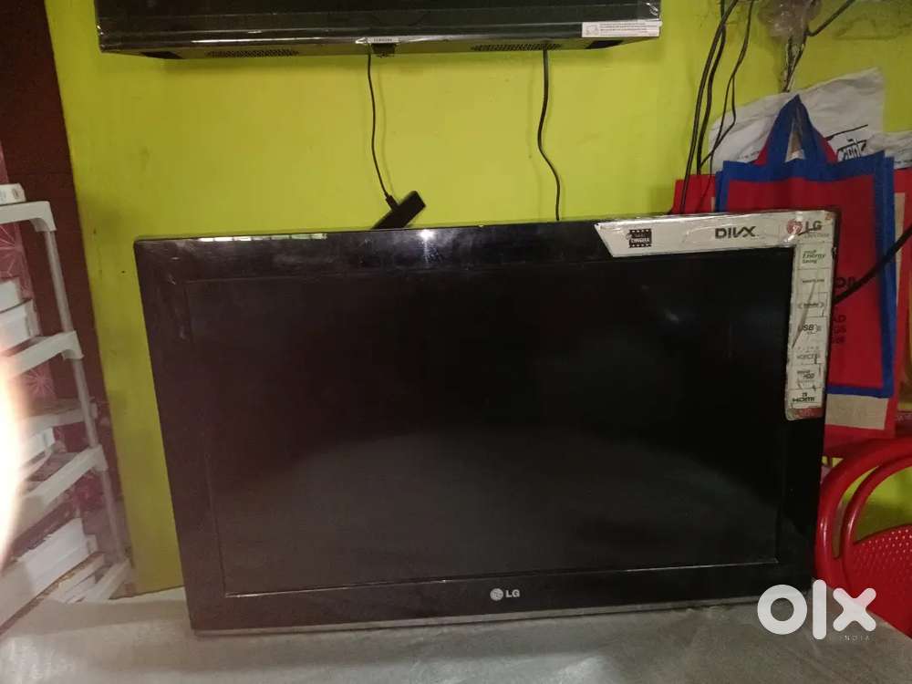 LG TV(LCD IN GOOD CONDITION OLD TV)