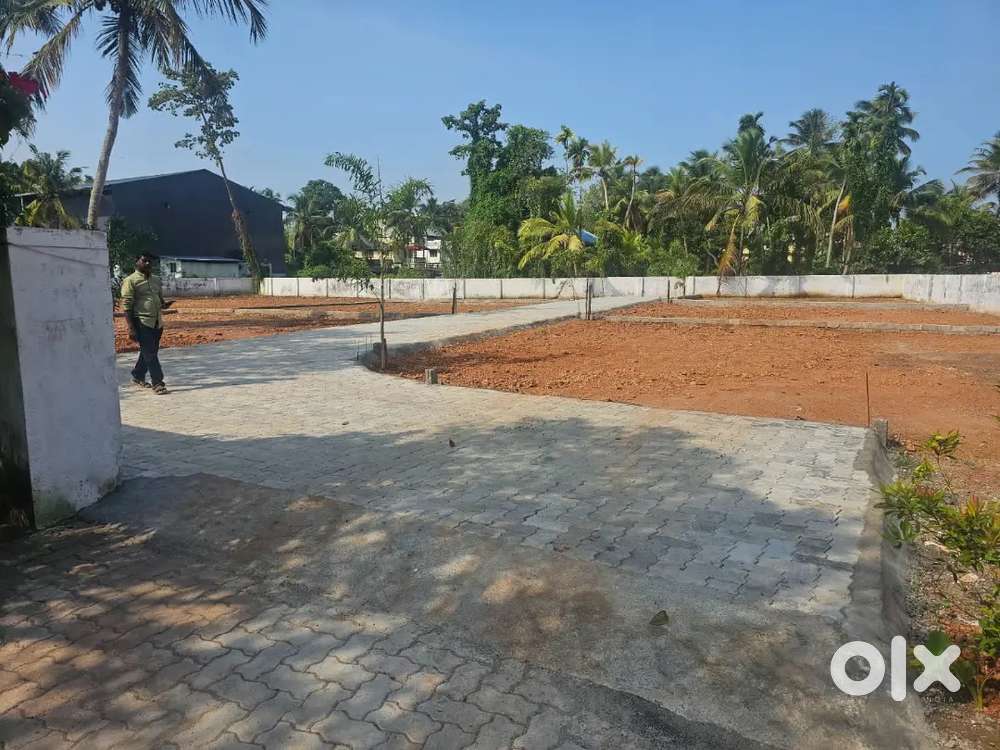 Kundanoor maradu junction 300m