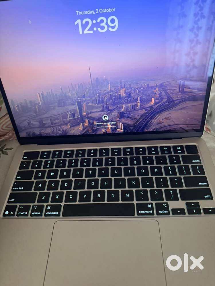 Macbook Air 16 GB MEMORY UNDER WARRANTY