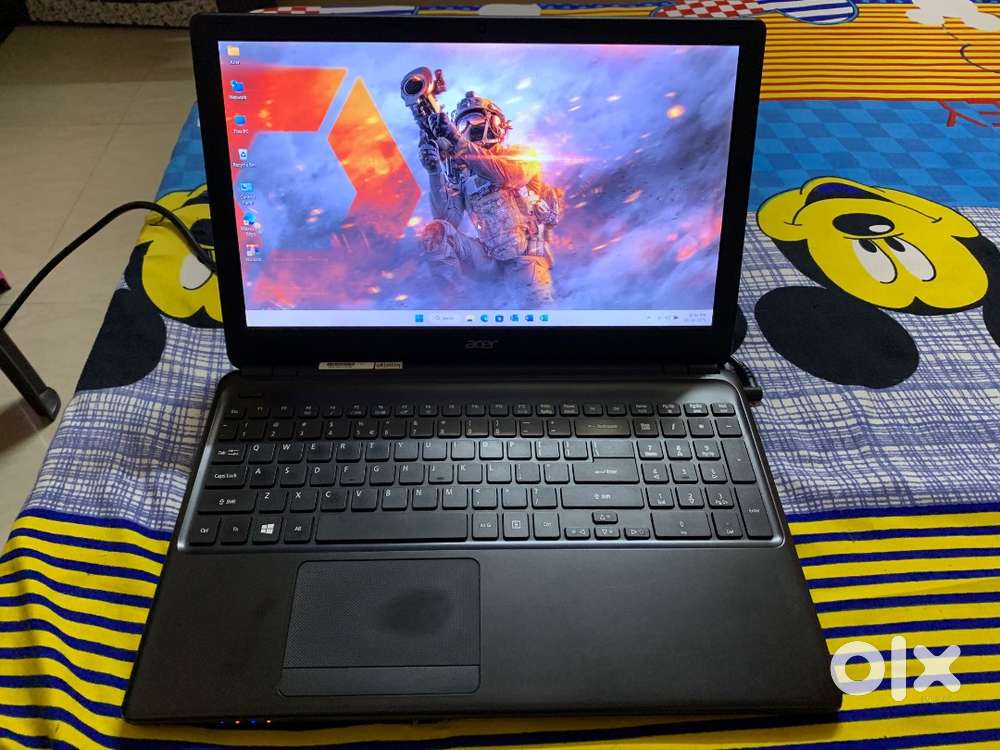 Acer Laptop i3 8/500GB With Sleeves