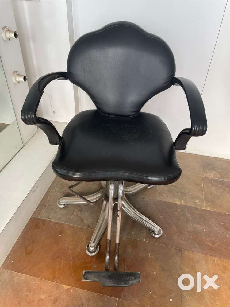 Salon chair