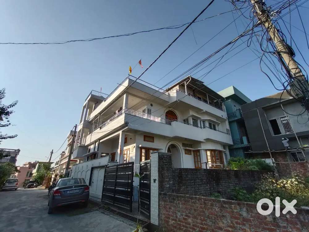 3bhk spacious apartment with modular kitchen wifi available