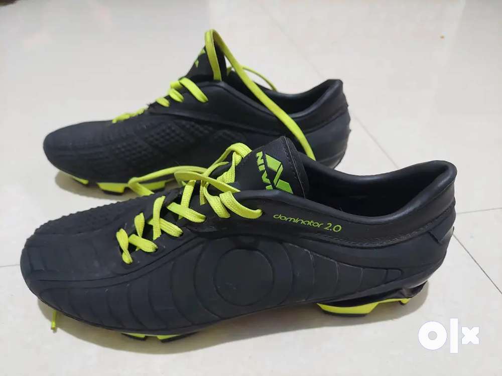 Nivia Dominator 2.0 Football Sports Shoes

Size 6