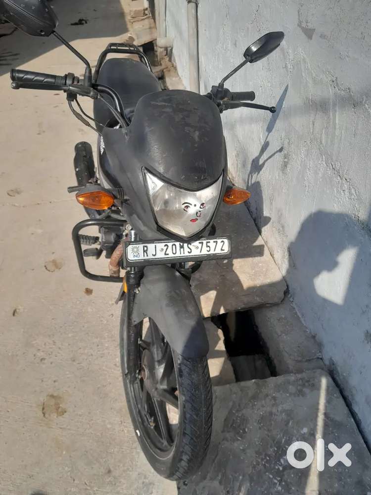 Very good condition Majburi mein bechna hai