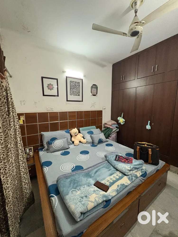 1 seat in preoccupied 2 bhk for girl