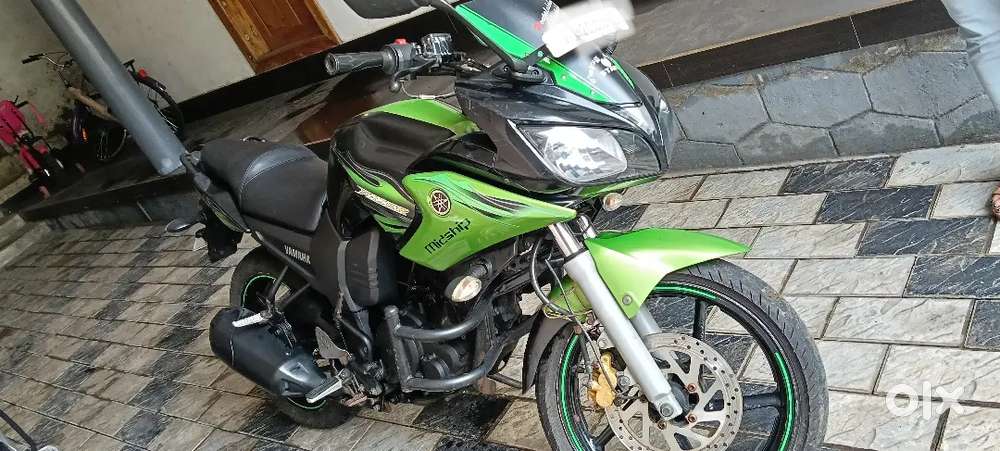 Yamaha Fazer Green colour low kilometre driven