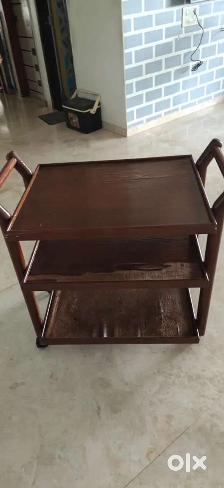 Serving table