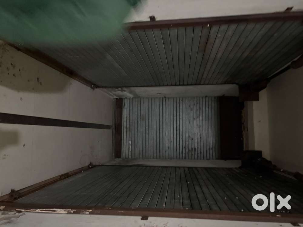 Spacious Shop for Rent – Ideal for Coaching Centre, Bank, office