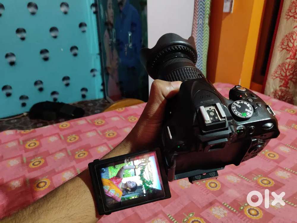 Nikon D5200 Rotate Display এই ক্যামেরাটা বিক্রি করব