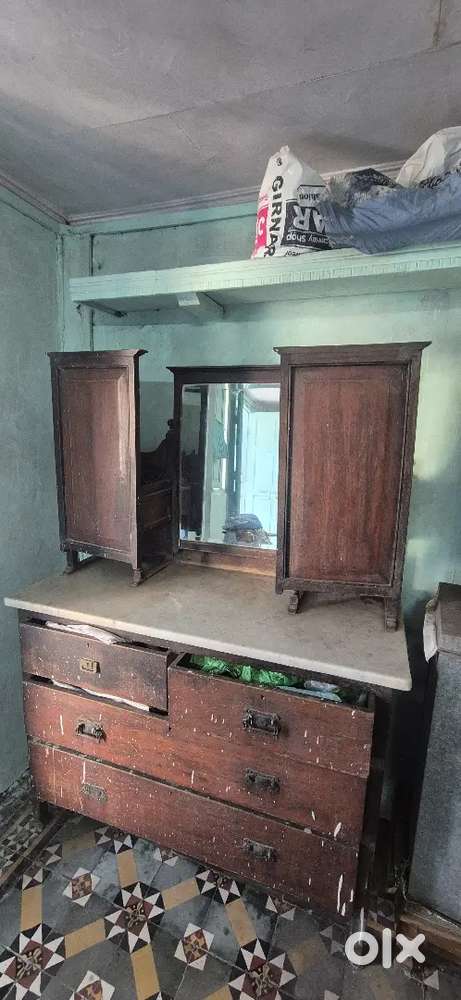 Antique dressing table