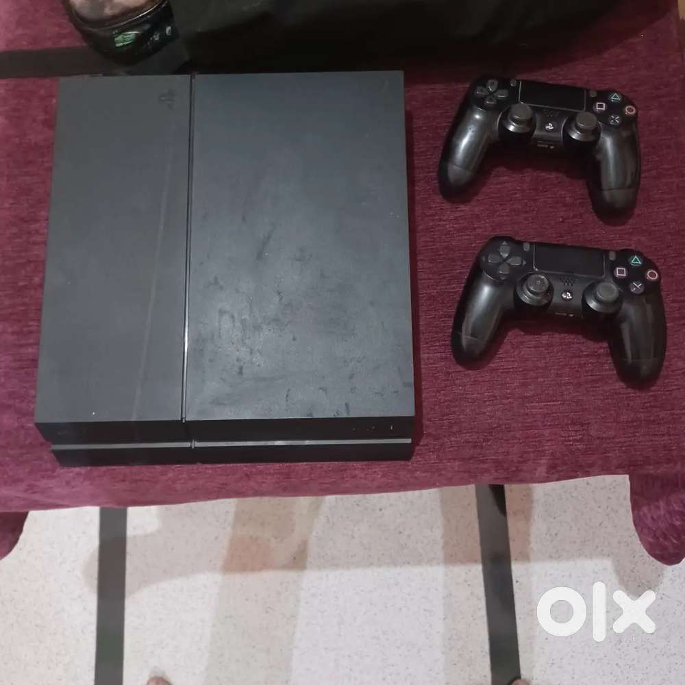 Ps4 1tb Version 9.00 with 2 original controllers