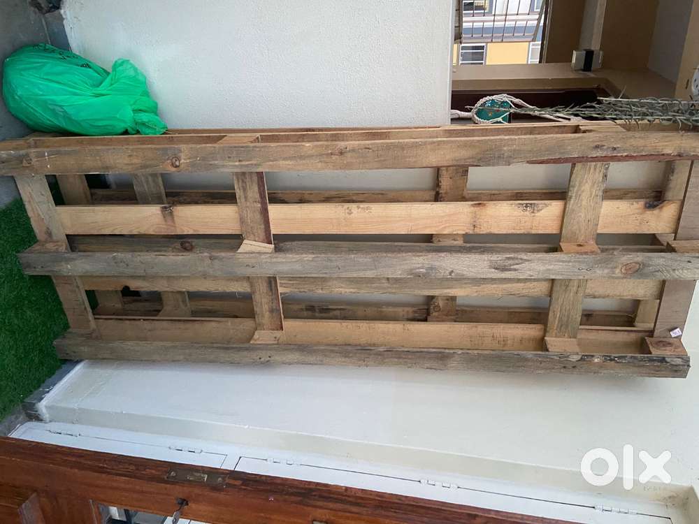 Bed Palette and mattress