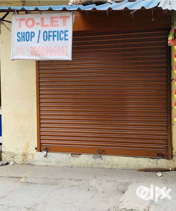 Small shop for immediate rent