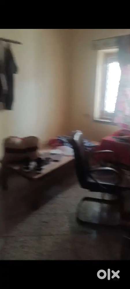 2 roommate chahiye 2bh ka flat hai 2400 pade ga ek koi ka