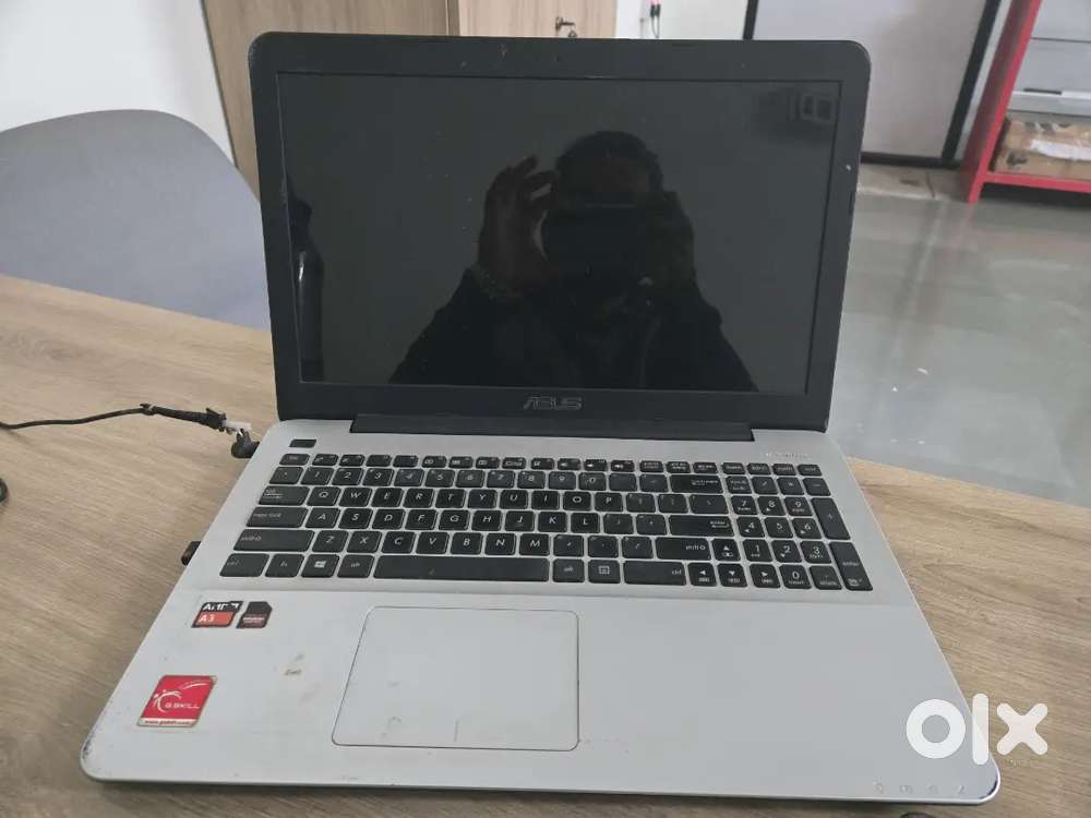 Asus laptop Amd 6 with Radeon graphics 4 gb ram 256 gb memory
