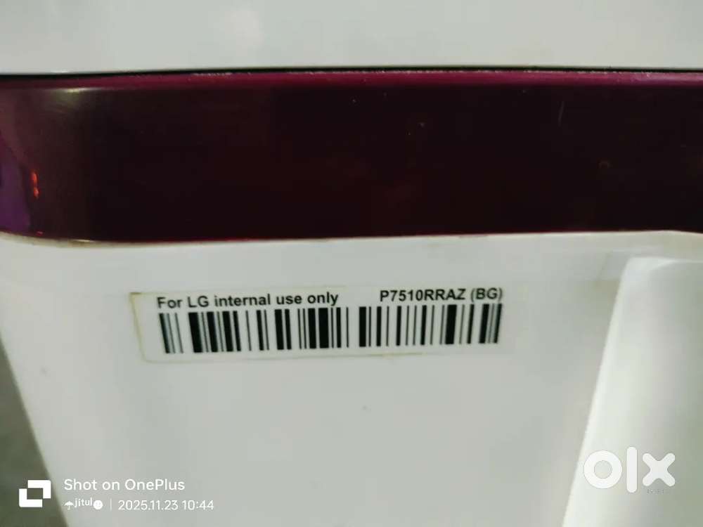 Semi-automatic top-load washing machine.