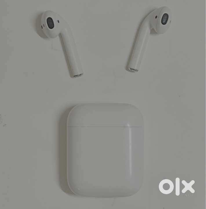 Apple AirPods (2nd Generation) with charging Case