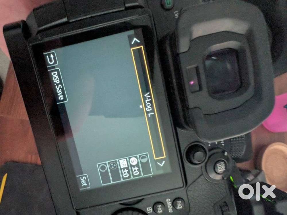 Panasonic Lumix DC‑GH5 Black Body  SmallRig Cage + Extras  Excellent