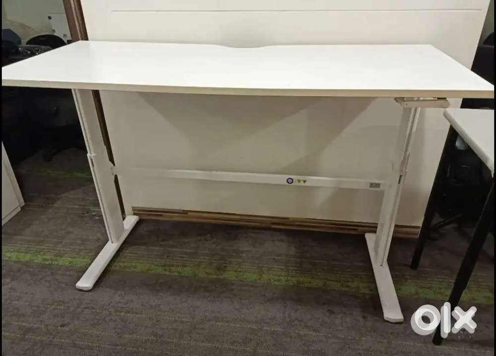 Manual Ht Adjustable Tables