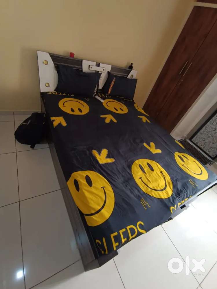 Bed size 5*6 (double)with mattress