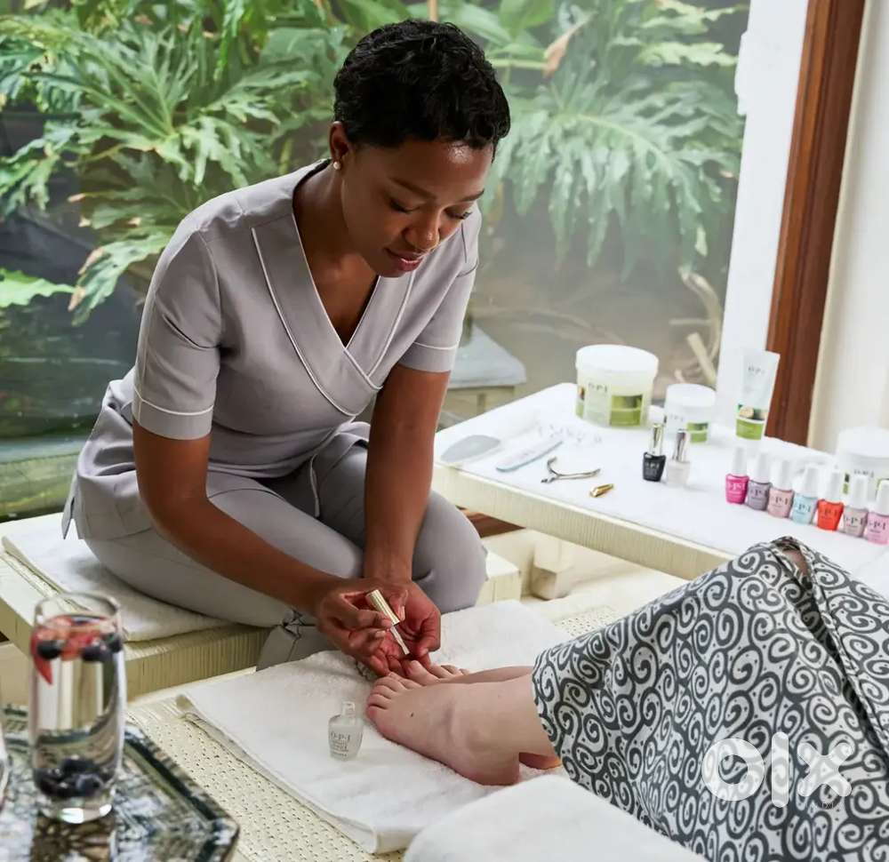 Looking for female manager and female therapist for spa