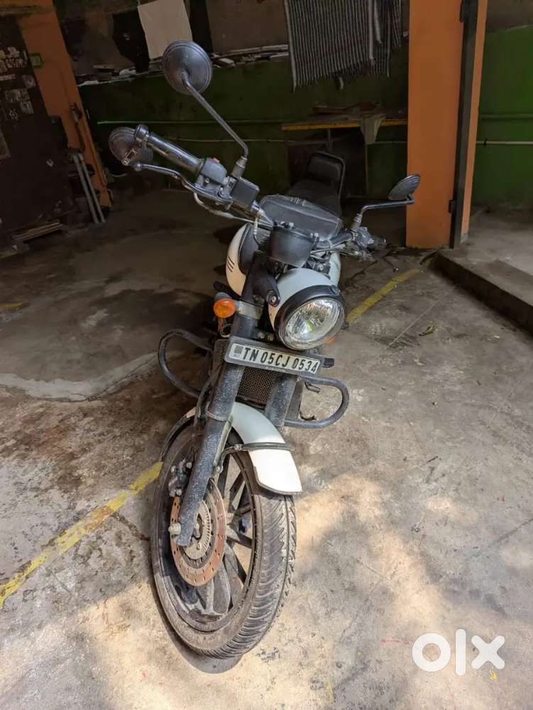 Jawa 42 White - 2022 Model