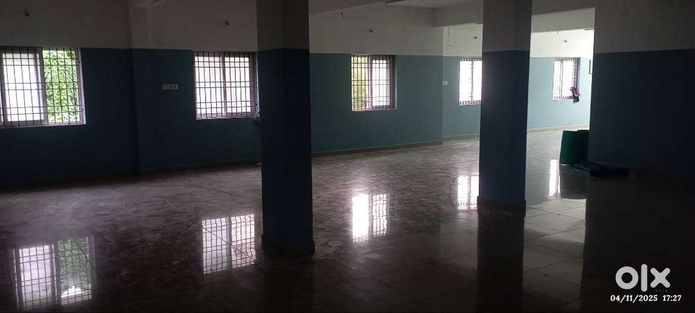 moolakulam, commercial place (first floor) for rent (3000sq.feet)