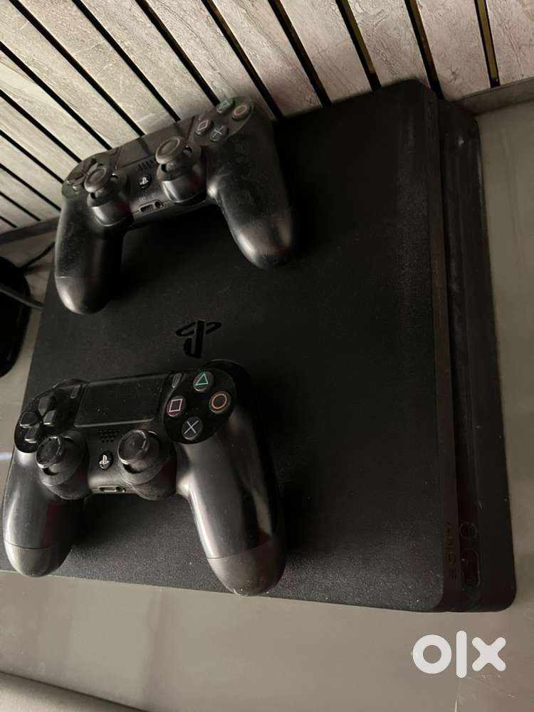 Play Station 4 Slim