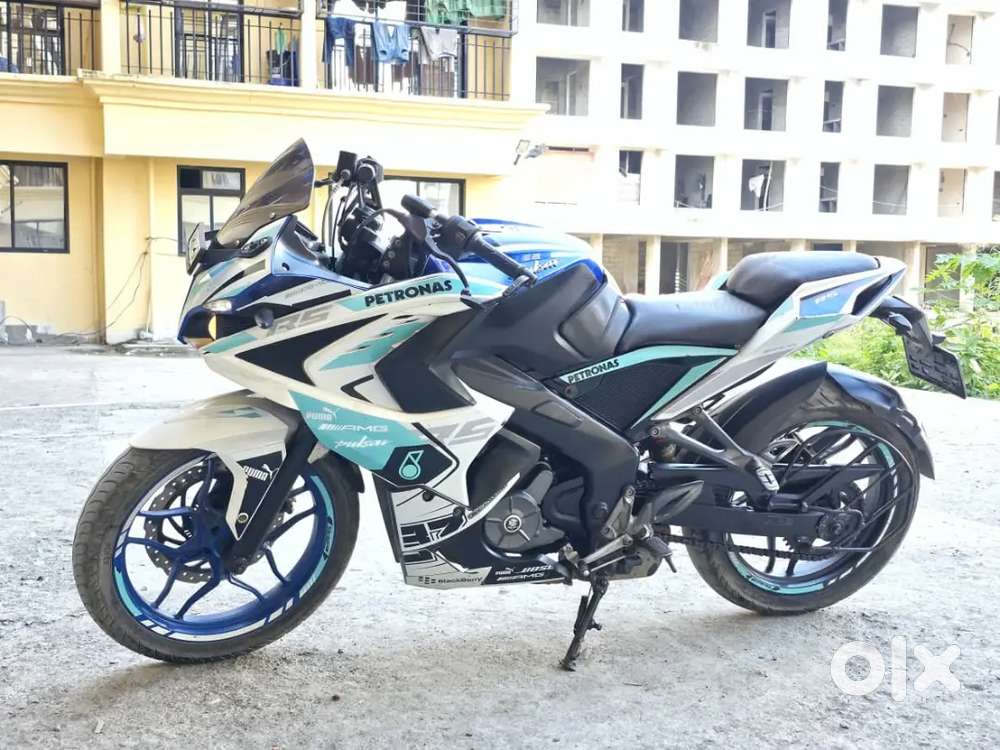 Bajaj RS 200 Blue and White