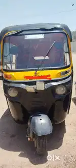 Auto rickshaw good condition LPG
