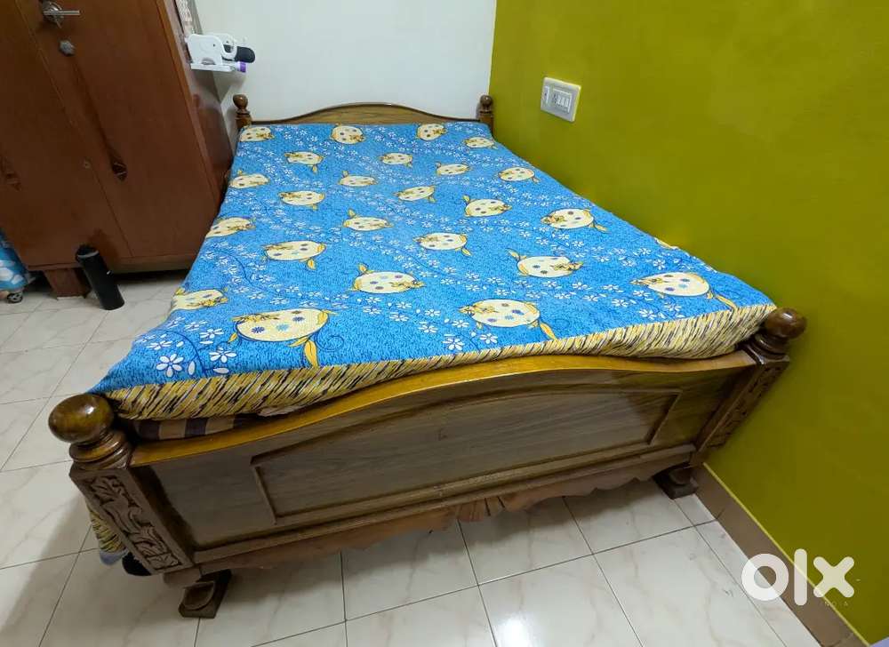 Bed / Cot size 4.5  x 6 feet