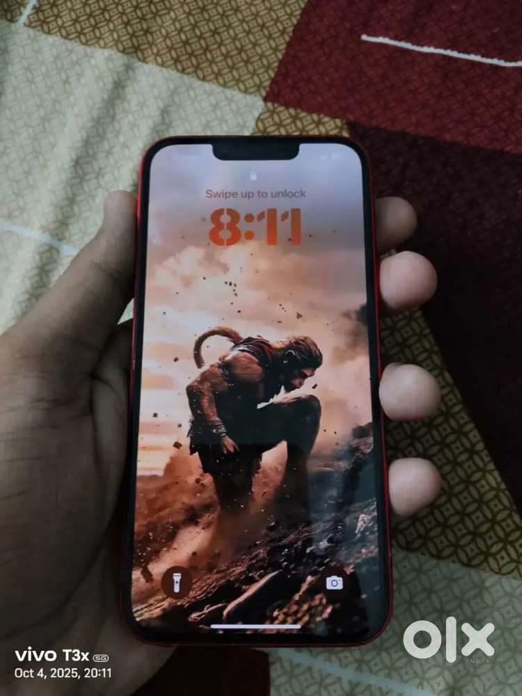 Iphone 13.   8/256 hai - red color me