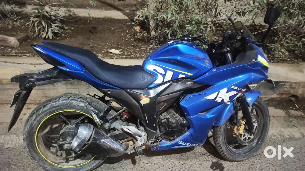 Suzki Gixxer-SF Blue colour