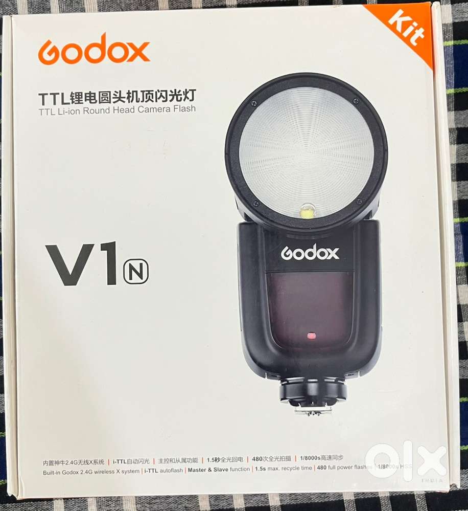 Godox V1 Flash – new Condition with bill Box & Accessories