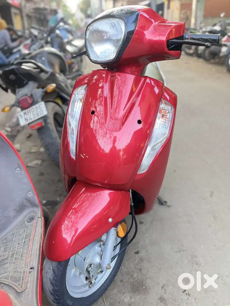 Access 125 2017 red mattelik Yamaha colour