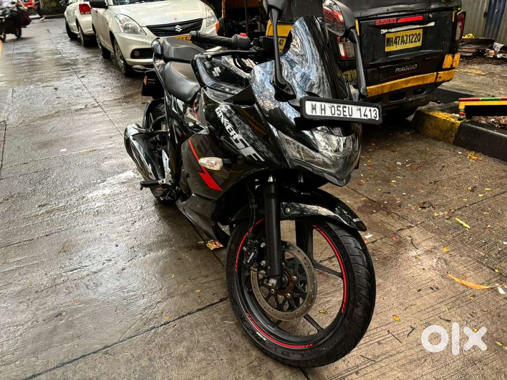 2022 Black & Red Gixxer SF 155 in great condition