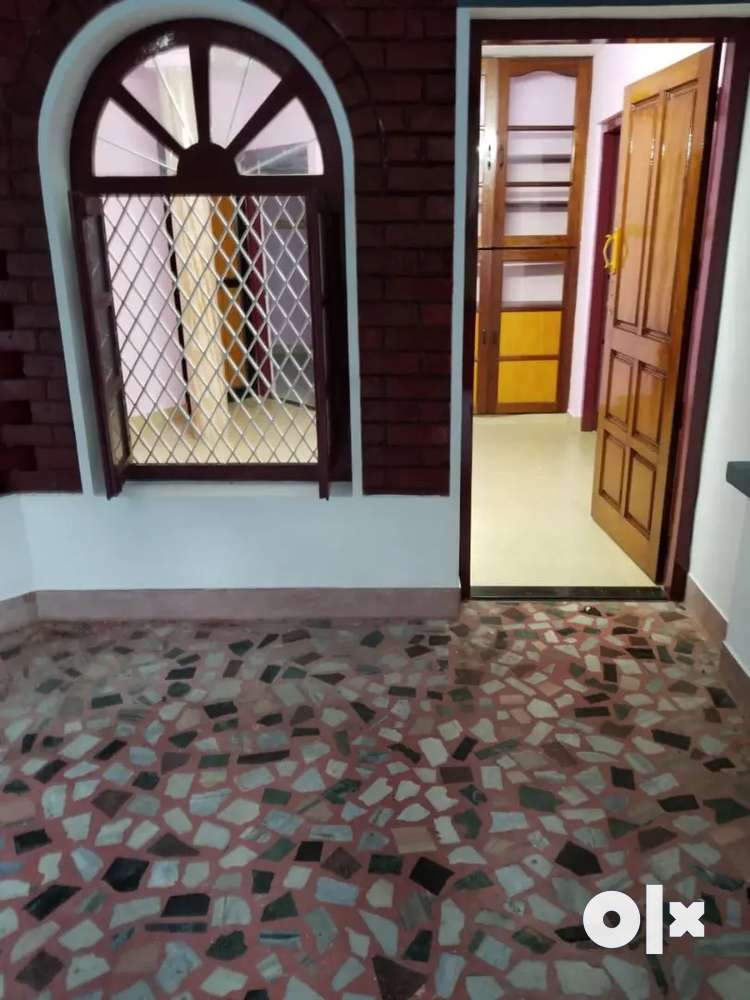 Bath attached single bedroom for ladies