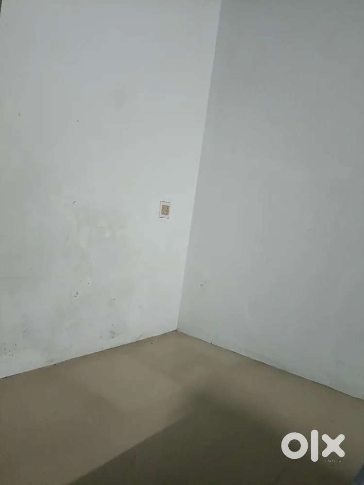 പുളിമൂട് കാർ പോകുന്ന വഴി. 2, bhk  ഓട് ഇട്ട വീട് വാടകക്ക്