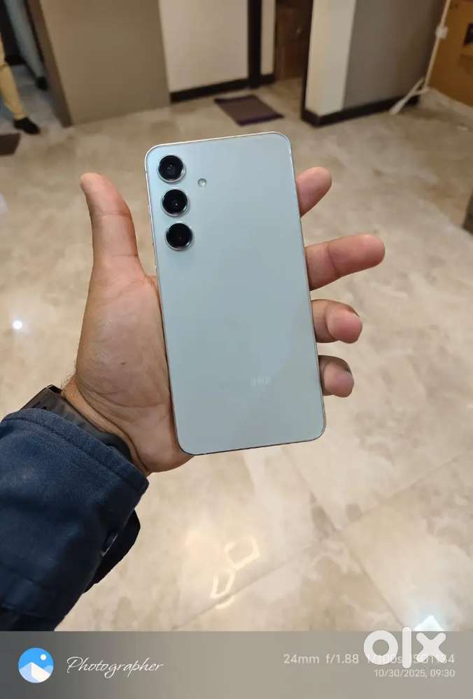 Samsung s24 3mont old exchange with iphone 15 or 16