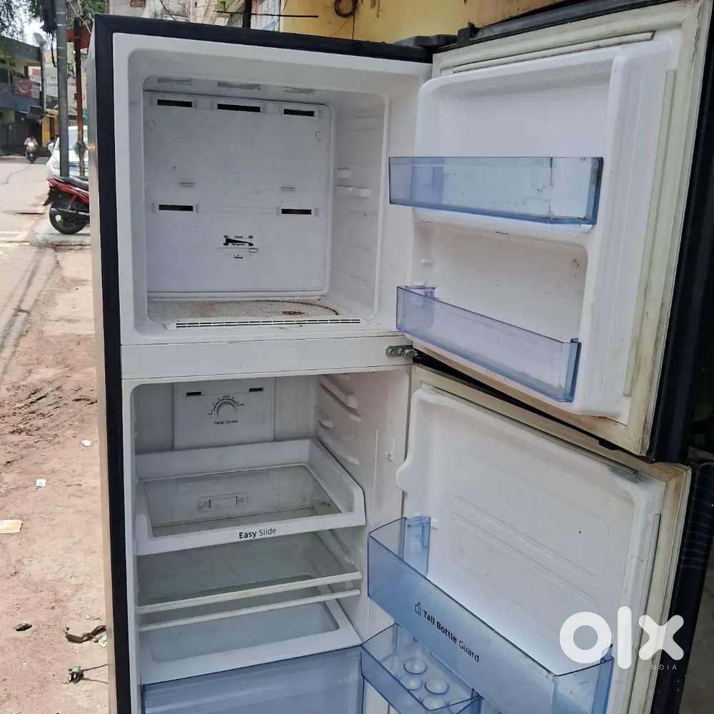 Samsung 234L double door fridge - excellent condition