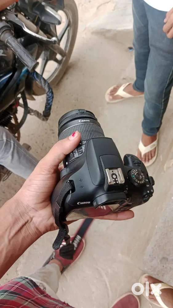 CANON EOS 1500
