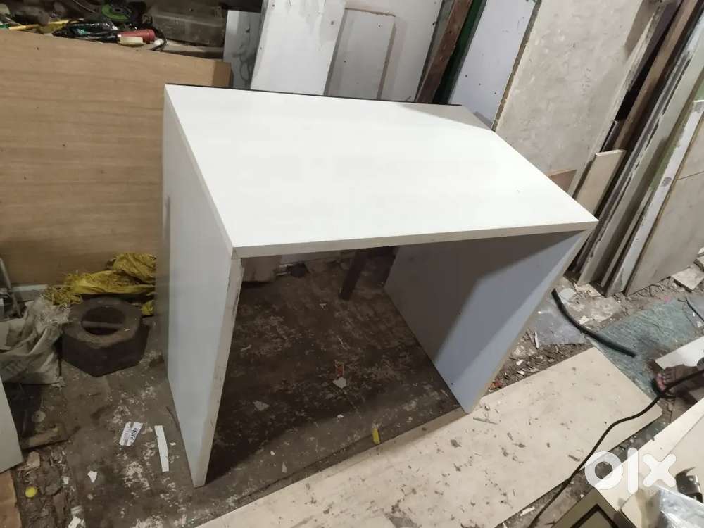 10 Office tables or Computer tables or workstations is for urgent sell