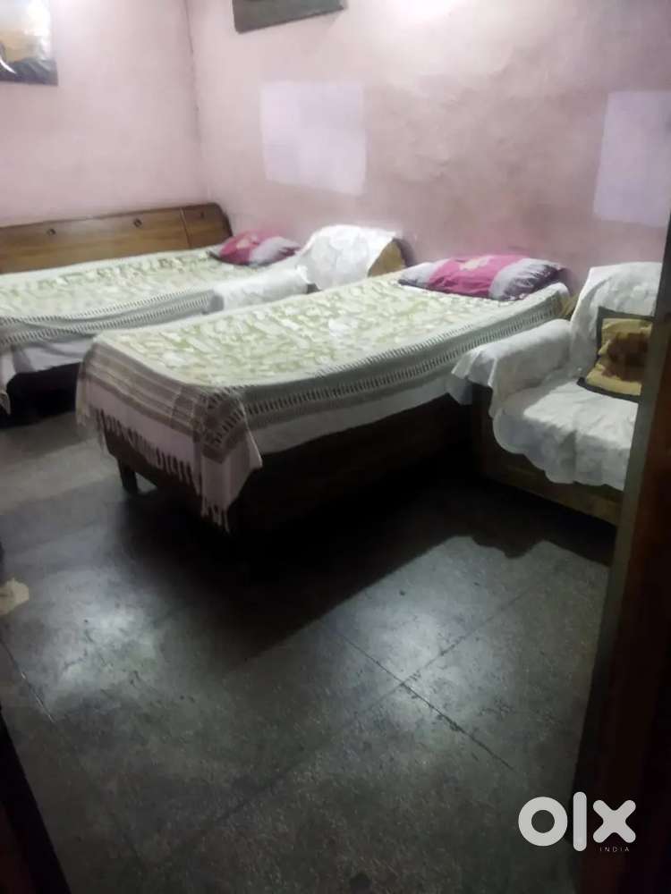 PG for Boys on twin sharing basis with one time food